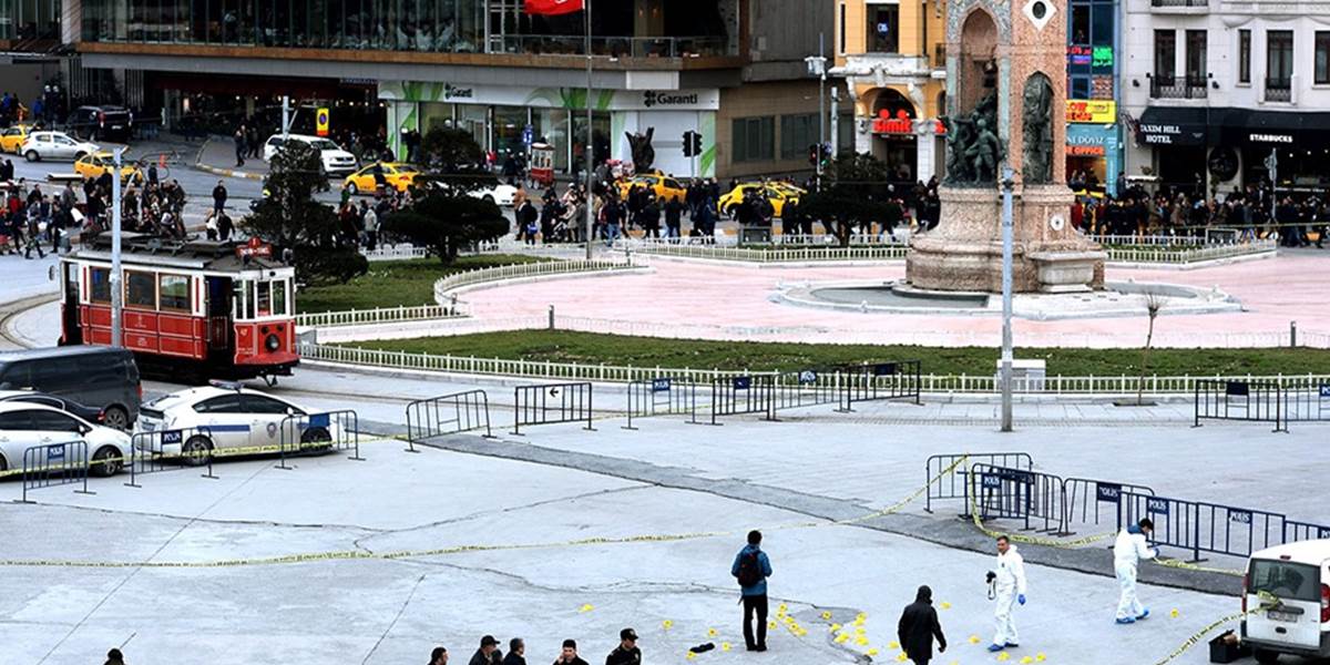 Na istanbulskú políciu zaútočila žena s automatickou zbraňou
