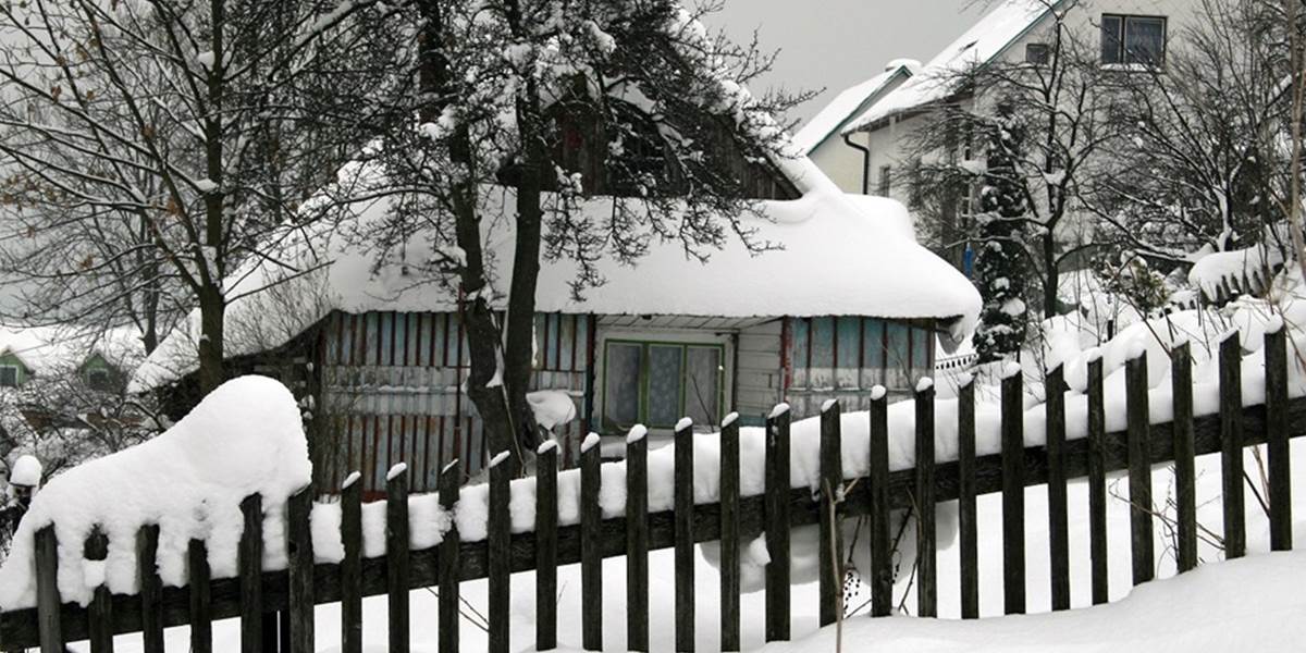 Hasiči na východe Slovenska aj cez noc odstraňovali následky snehovej kalamity