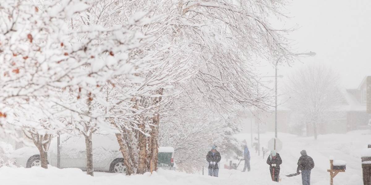Spojené štáty opäť zápasia s výdatným snežením a silným vetrom, zatvorili školy