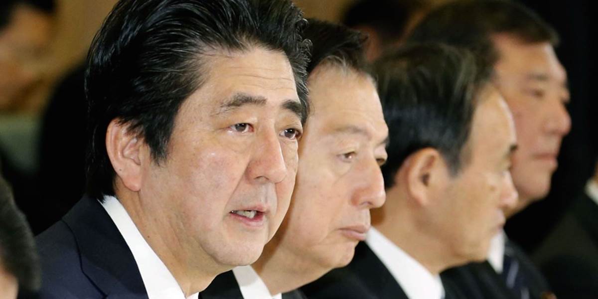 Abe: Jediný spôsob, ako bojovať s terorizmom, je spolupráca so spojencami