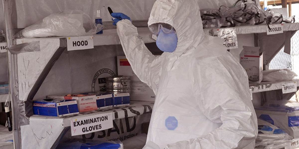 V Monrovii sa začalo skúšobné očkovanie vakcíny proti ebole