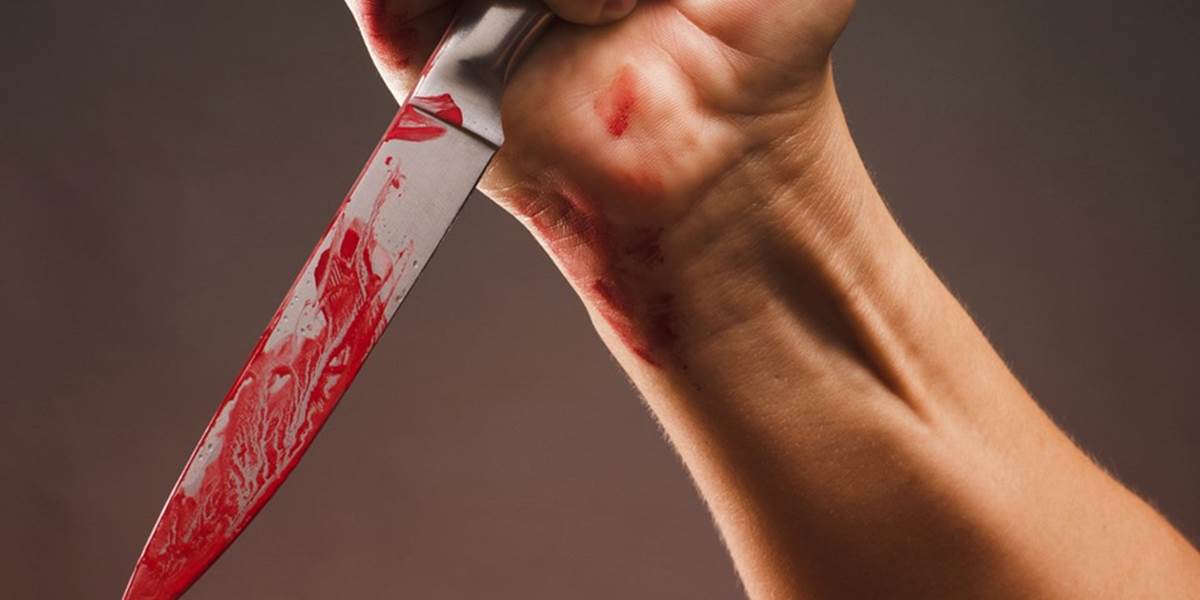 Muž bodal nožom chlapca (16) priamo na ulici: Spôsobil mu ťažké zranenia