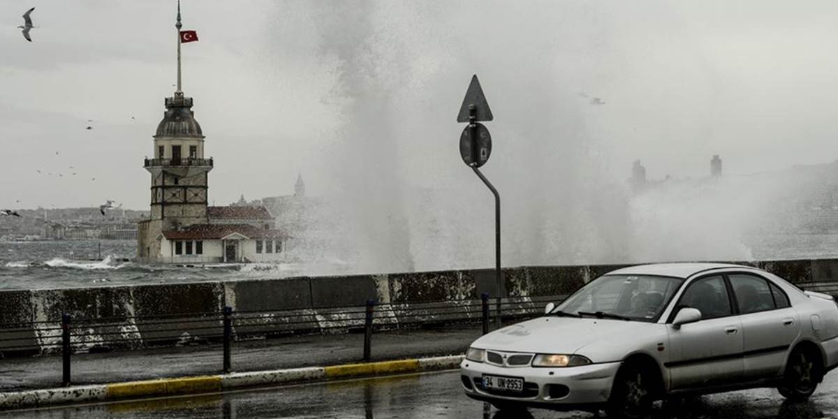 Turecko zasiahla prudká búrka, zahynulo najmenej 8 ľudí