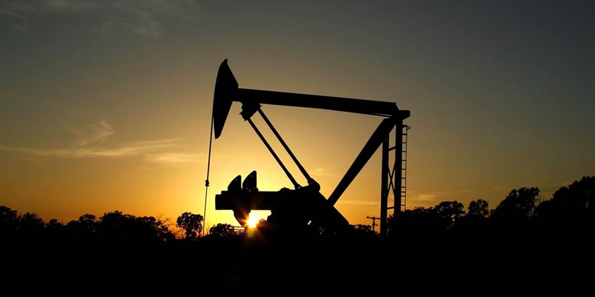 Rast zásob ropy v USA na nový rekord stlačil cenu WTI k hranici 49 USD
