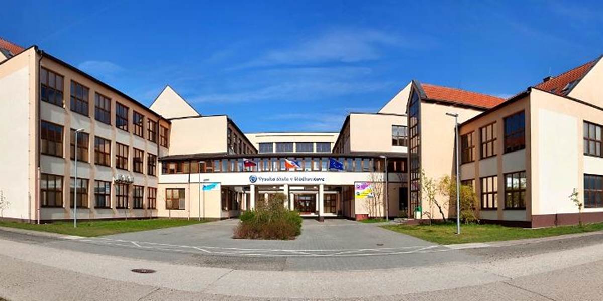 Vysoká škola v Sládkovičove končí, presťahujú ju do Bratislavy