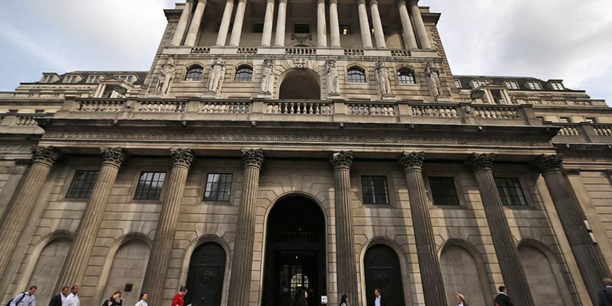 Bank of England ponechala hlavnú úrokovú sadzbu na historickom minime