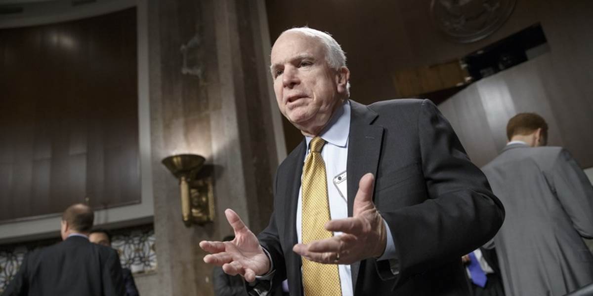 Senátor McCain chce presadiť zákon o dodaní zbraní Ukrajine
