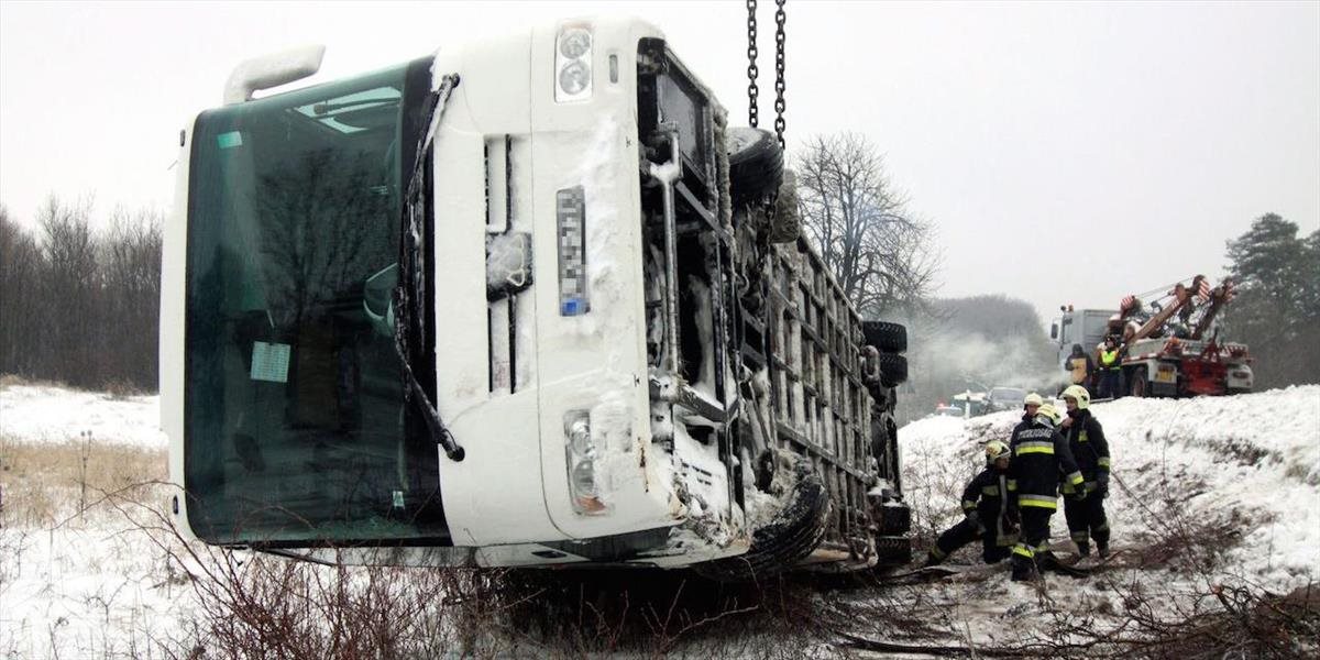 Na juhu Maďarska havaroval linkový autobus - desiati sa zranili, dvaja ťažko