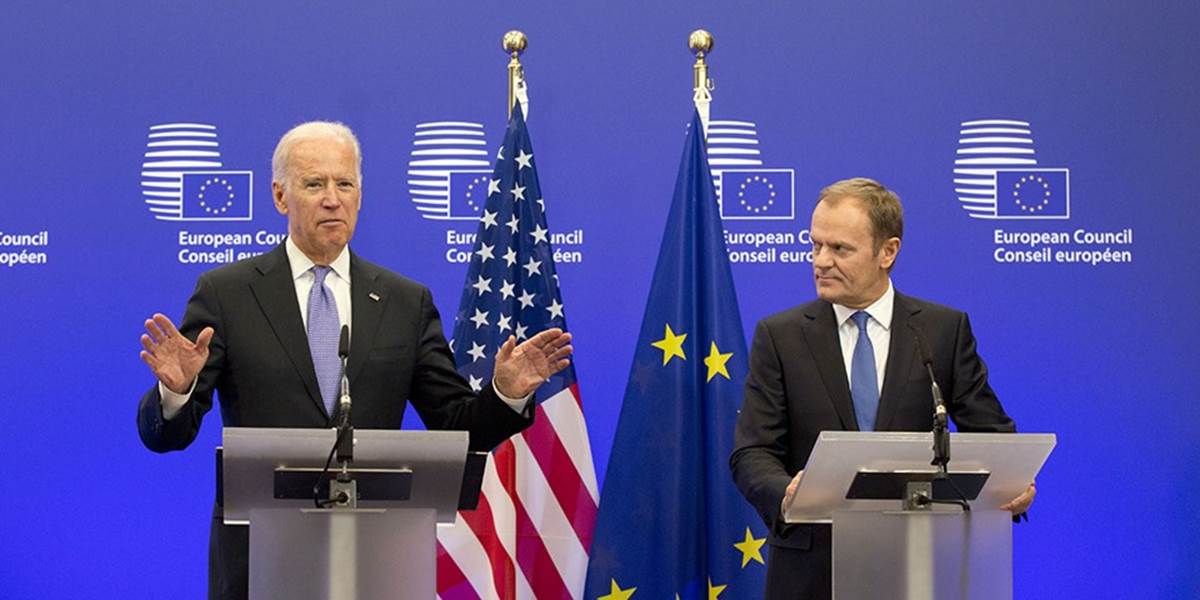 Tusk a Biden: EÚ a USA musia stáť bok po boku a pomáhať Ukrajine