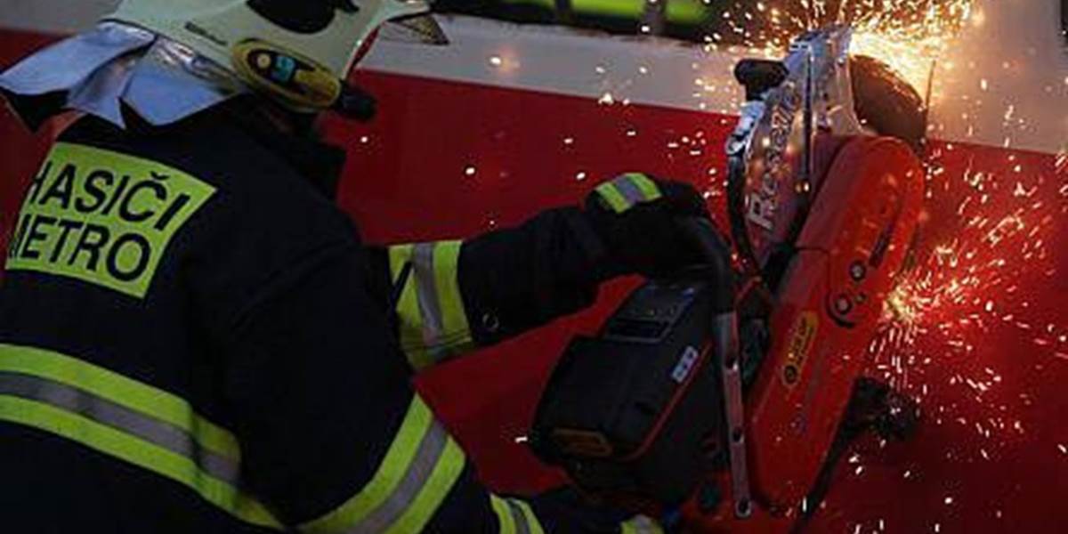 V Prahe sa zrazili dva autobusy MHD, päť ľudí utrpelo ľahšie zranenia