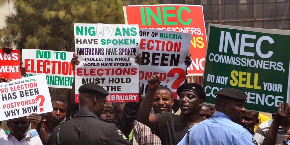 Nigéria pre násilnosti odkladá voľby