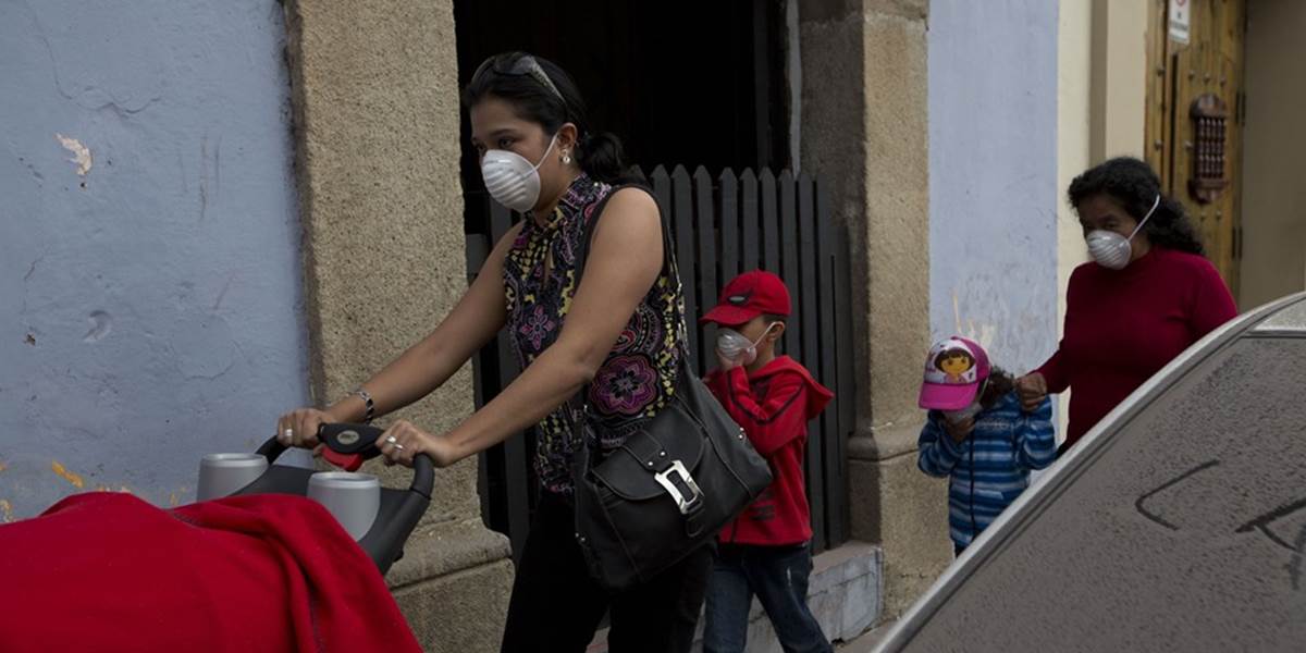 Guatemalská sopka Fuego chrlí popol! Letisko v hlavnom meste uzavreli