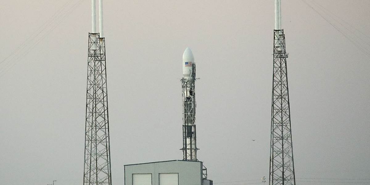 Spoločnosť SpaceX musela odložiť pristátie rakety na plávajúcej plošine
