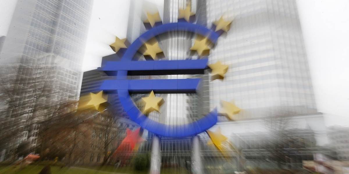 Kurz eura zostáva hlboko pod úrovňou 1,14 USD/EUR