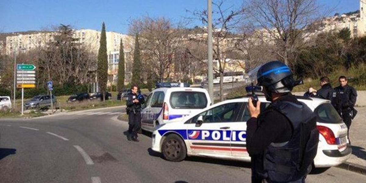Ďalšia streľba vo Francúzsku: Pred návštevou premiéra v Marseille pálili maskovaní muži na policajtov