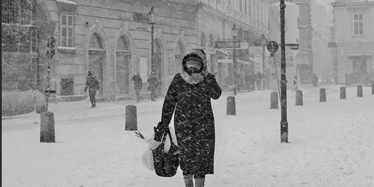 Rakúsko sužuje náhly návrat zimy, vo Viedni spôsobuje sneh nemalé problémy