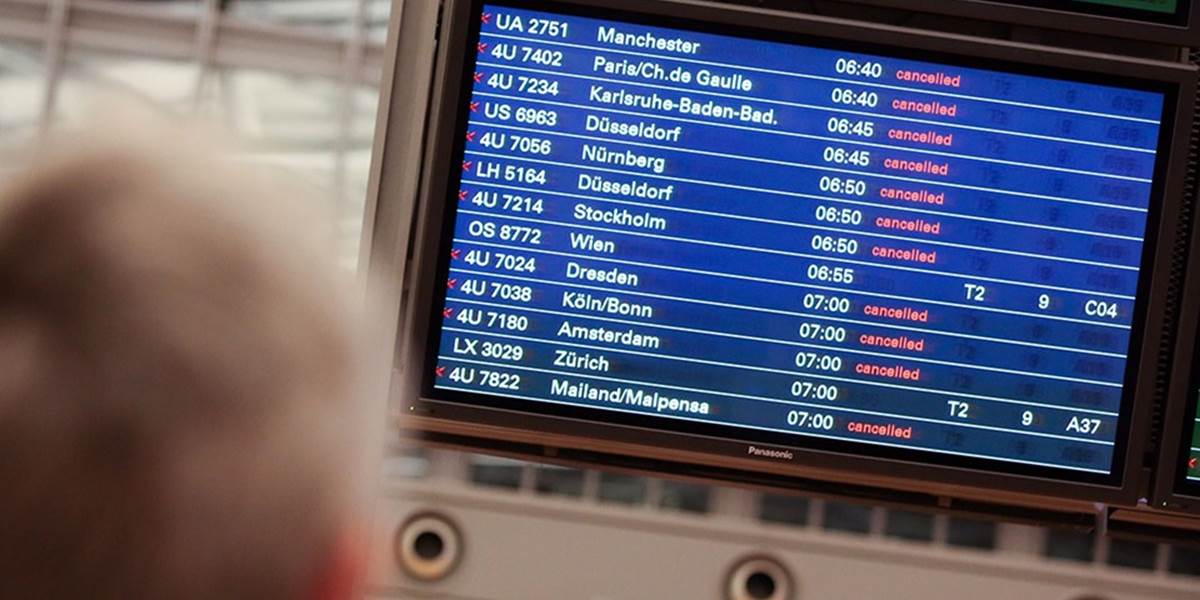 Na letiskách v Hamburgu a Stuttgarte zrušili stovky príletov a odletov