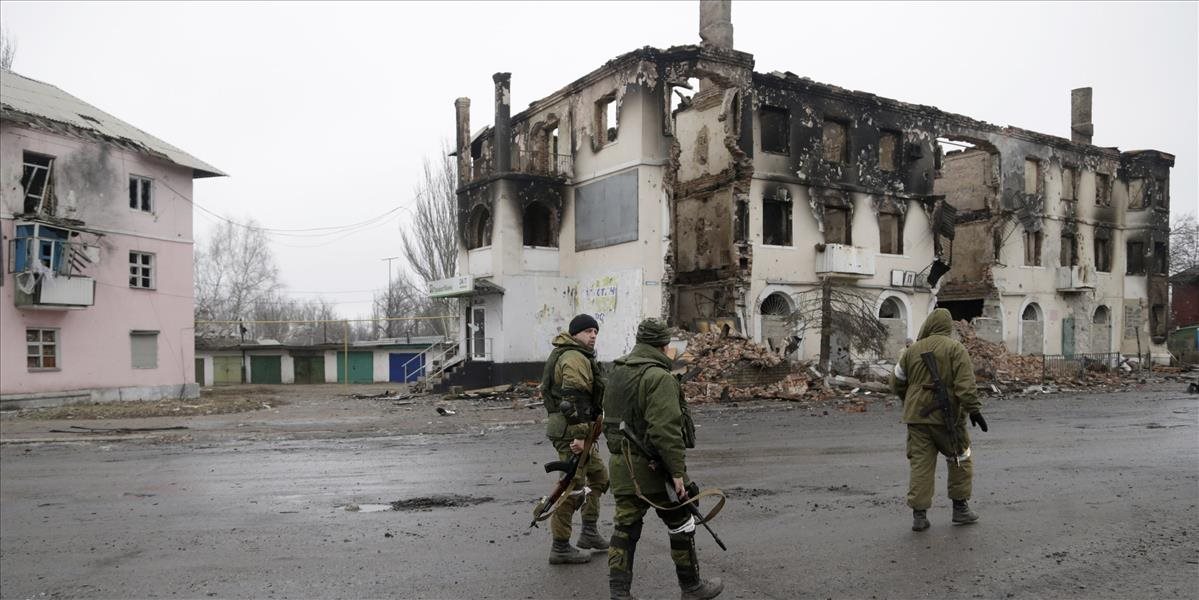 Situácia v oblasti Debaľceva sa opäť vyostrila, Doneck je pod paľbou
