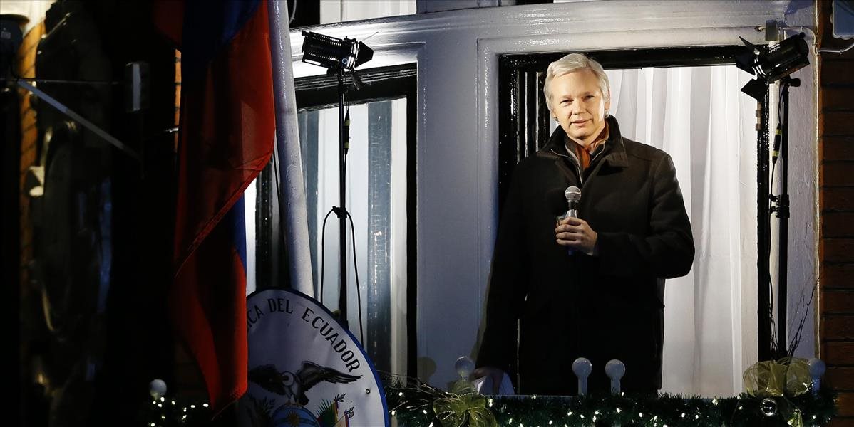 Britská polícia pre vysoké výdavky prehodnocuje sledovanie Assangea