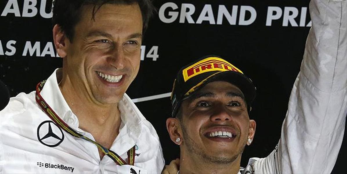 F1: Wolff chce novú zmluvu s Hamiltonom ešte pred sezónou
