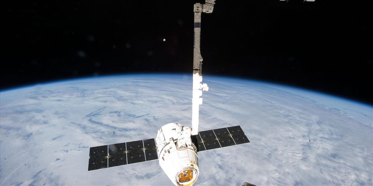 Vesmírna loď Dragon sa vrátila z misie na ISS, dopadla do Tichého oceánu