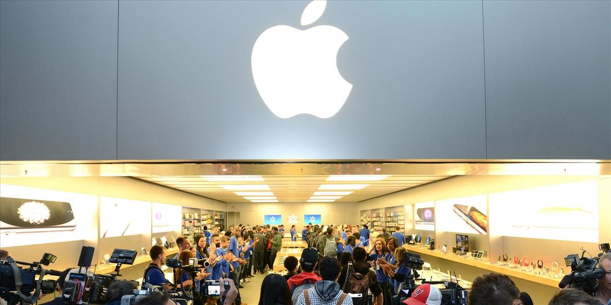 Burzová hodnota Apple prekonala hranicu 700 miliárd