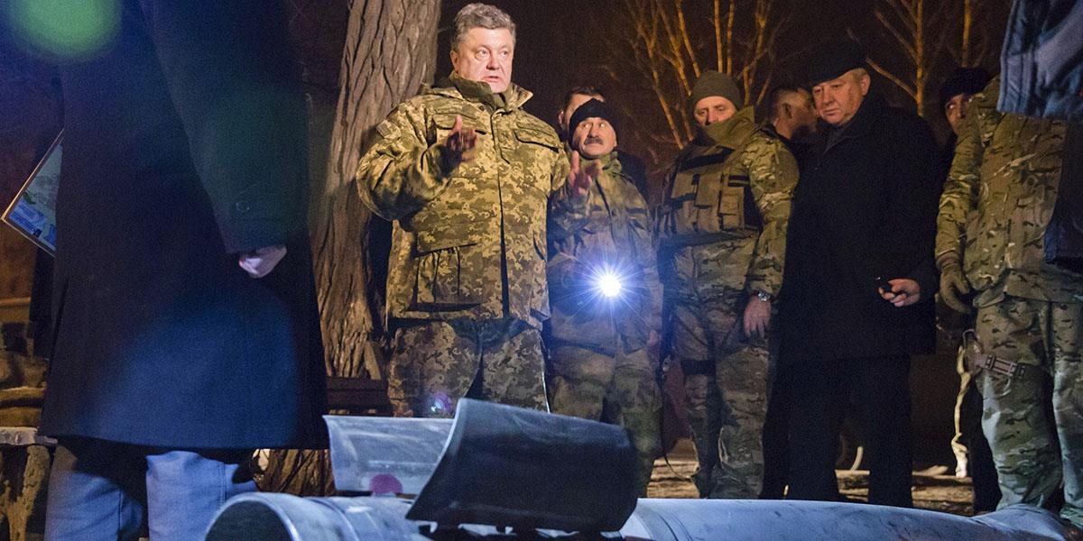 Porošenko zvažuje vyhlásenie stanného práva v celej Ukrajine