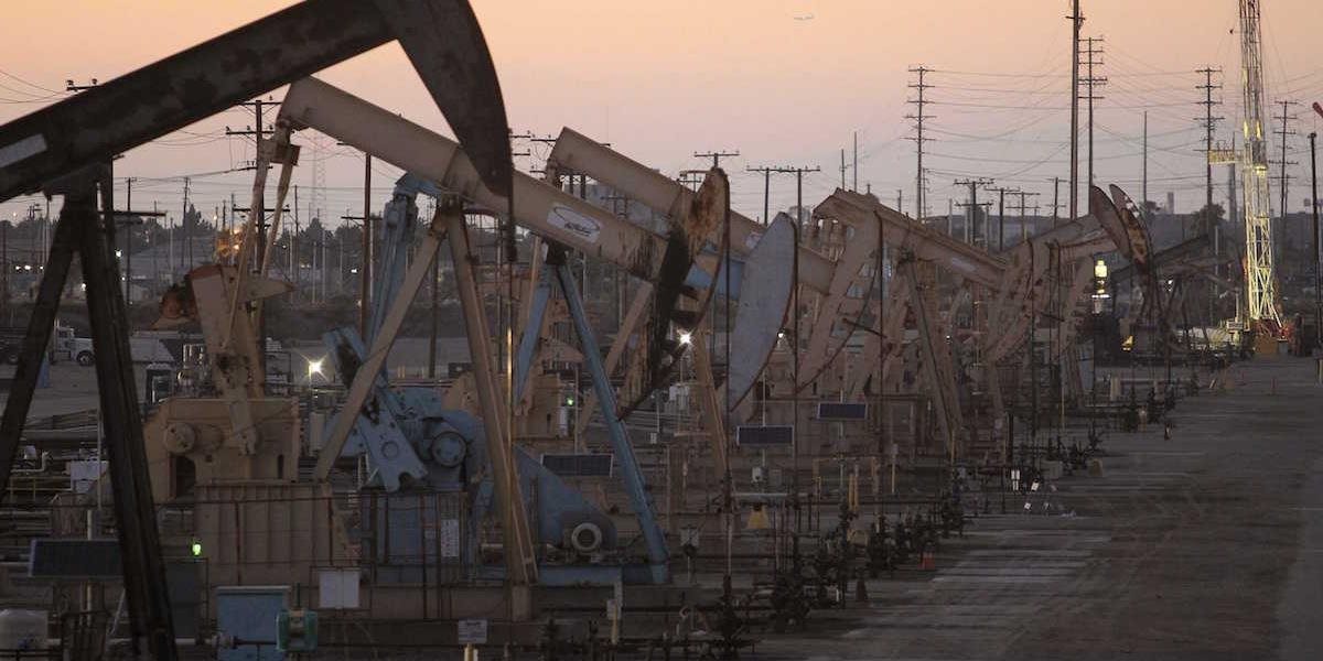 Ceny ropy v stredu klesli, oslabilo aj zlato