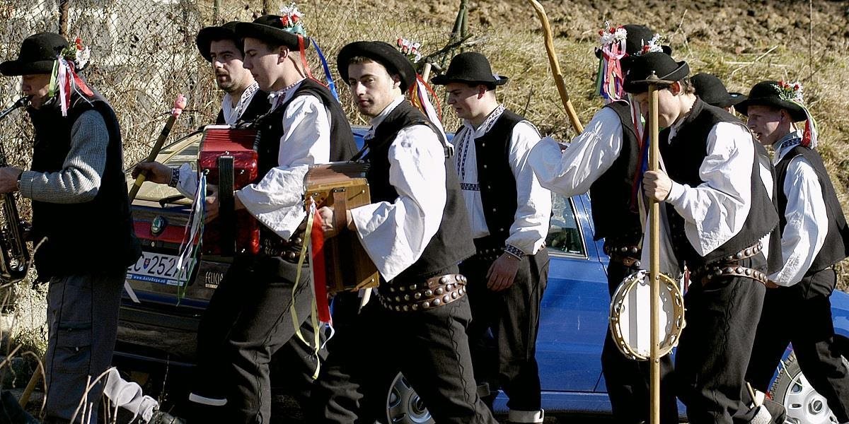 Fašiangy v obci Brekov vyvrcholili hostinou a tradičným folklórom