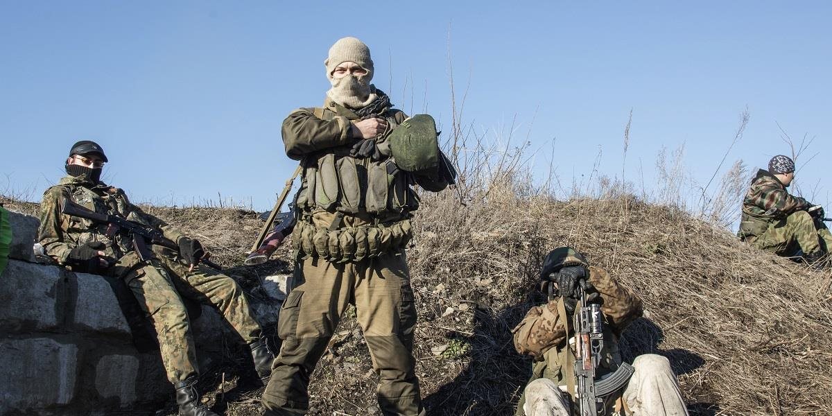Ukrajinská armáda aj separatisti sa navzájom obviňujú z porušení prímeria
