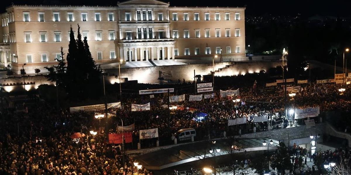 Proti úsporným opatreniam demonštrovali po celej krajine tisícky Grékov