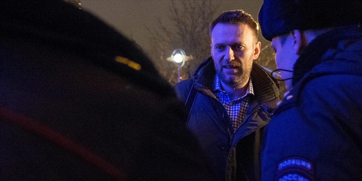 Alexeja Navaľného zadržali pri rozdávaní letákov v moskovskom metre