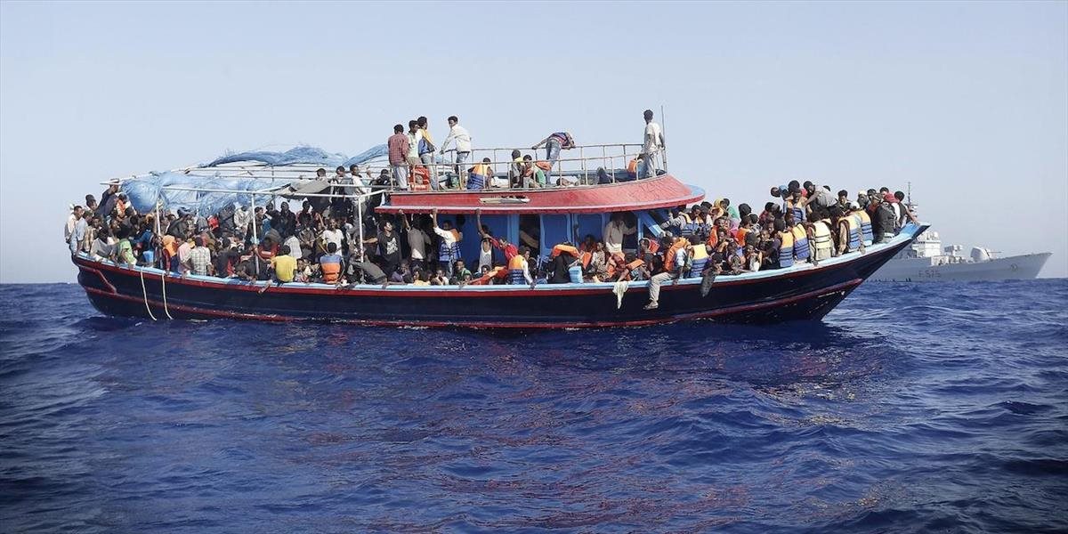 Taliani zachránili na mori z 12 člnov vyše 2100 ilegálnych migrantov