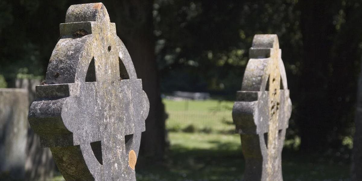 Stovky náhrobkov zničených na židovskom cintoríne vo Francúzsku