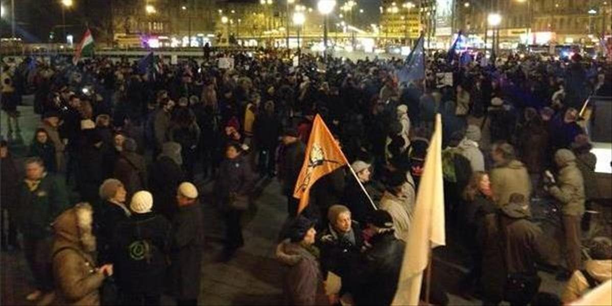 Proti Putinovej návšteve v Budapešti demonštrujú tisíce Maďarov