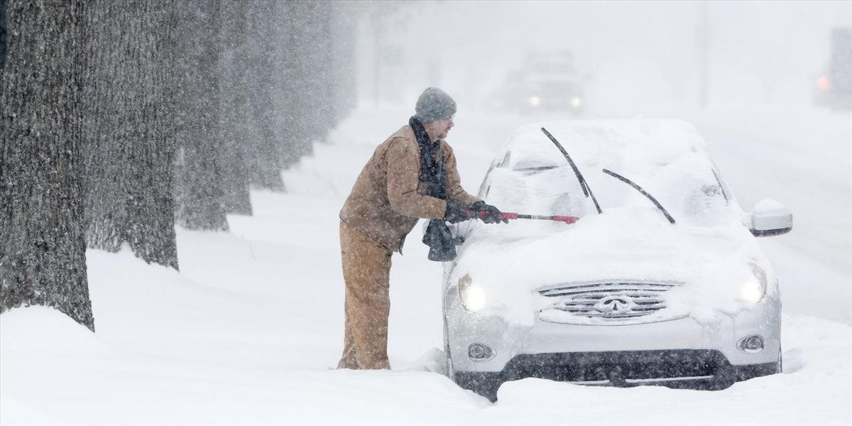 Zimná búrka paralyzovala centrálnu časť USA, Washington zasypal sneh