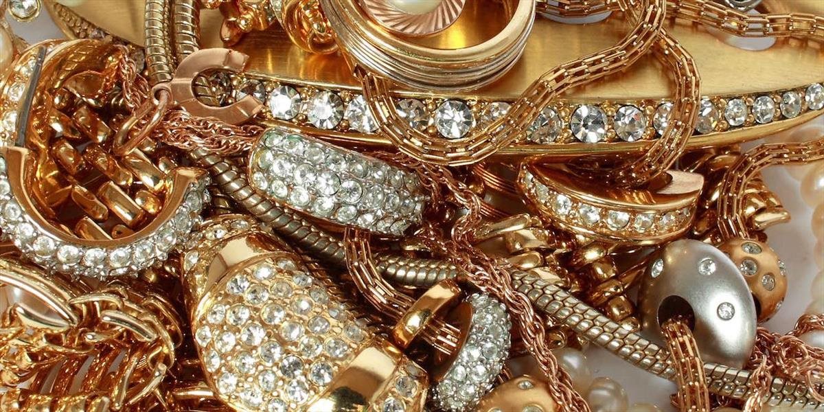 Polícia pátra po zlodejovi, ktorý ukradol šperky za 40-tisíc