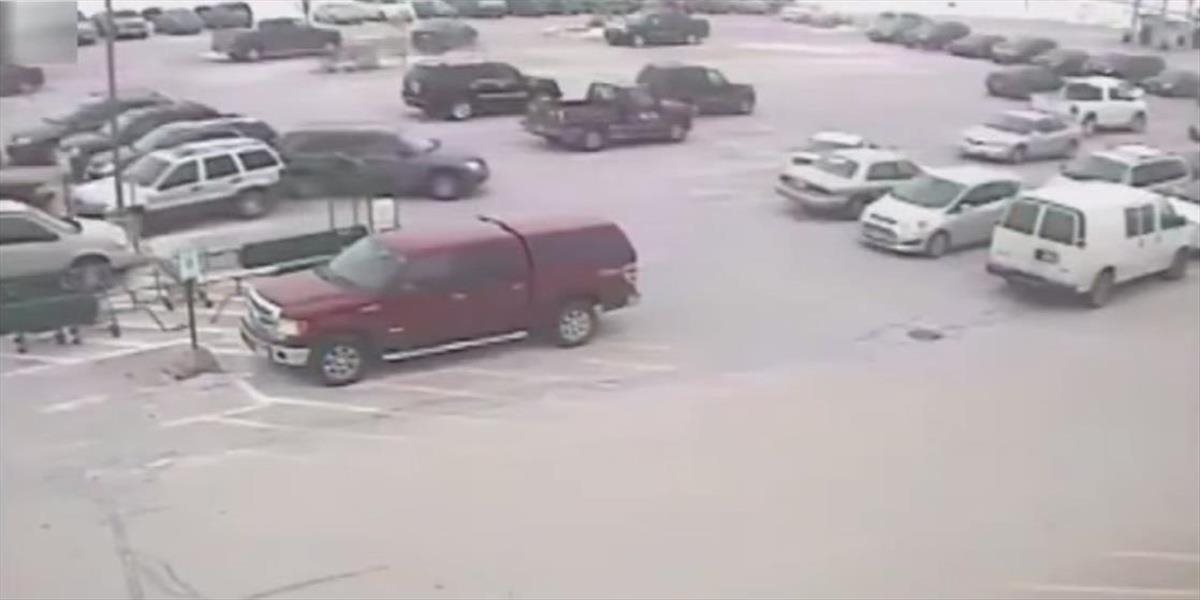 VIDEO Najhorší odchod z parkoviska: Pozrite sa, čo spravil tento 92-ročný šofér