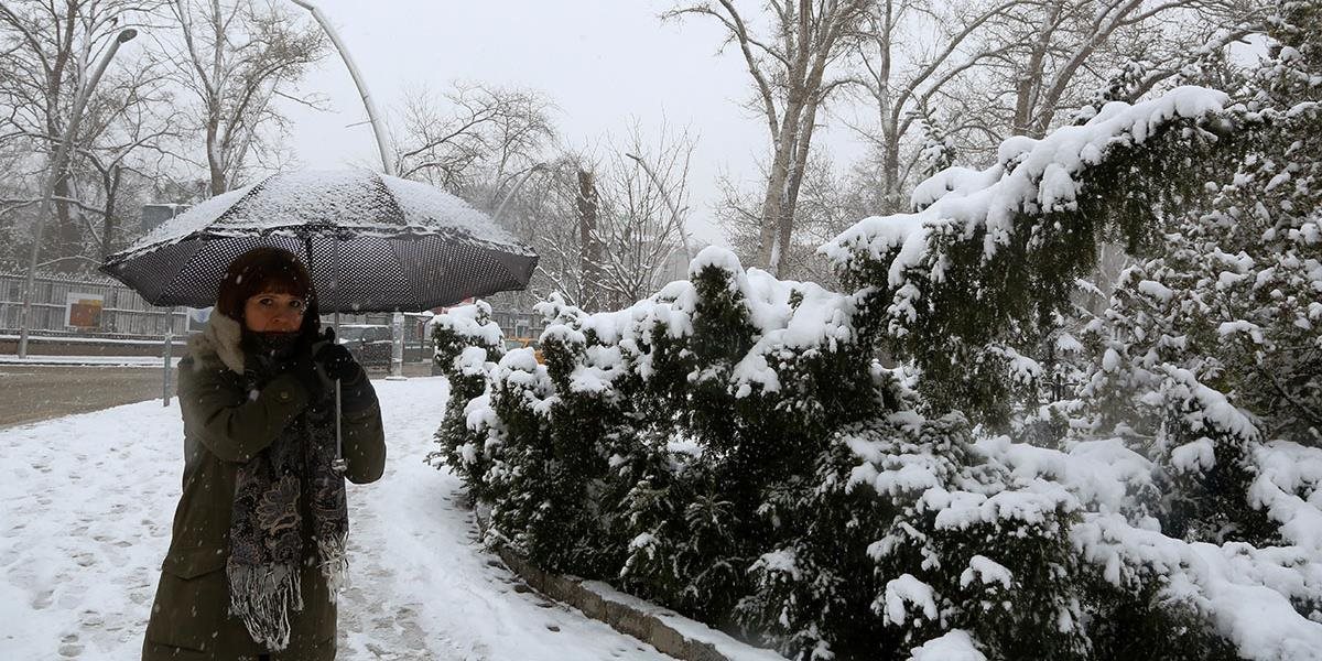 Snehová víchrica ochromila dopravu v Istanbule