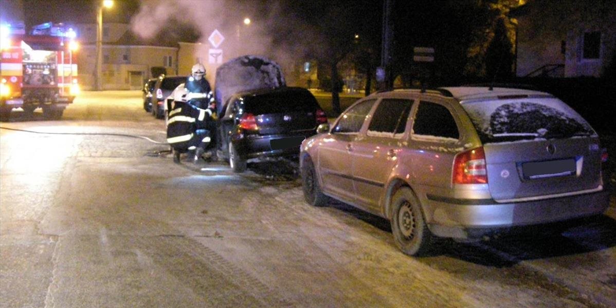 Hasiči likvidovali požiar taxíka v Košiciach