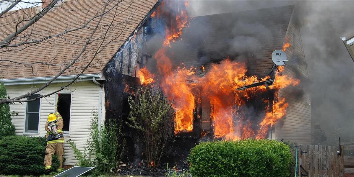 Tragédia v okrese Michalovce: Dvaja ľudia zomreli pri požiari prístavby domu