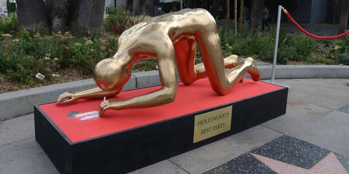 VIDEO Pred nedeľným odovzdávaním Oscarov sa objavila na ulici znovu škandalózna socha