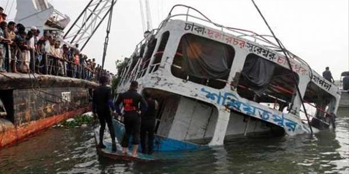 Počet mŕtvych po nehode trajektu v Bangladéši stúpol na 68