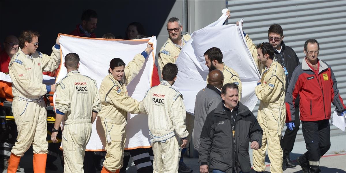 F1: Alonso mal počas testovania v Barcelone nehodu, je pri vedomí