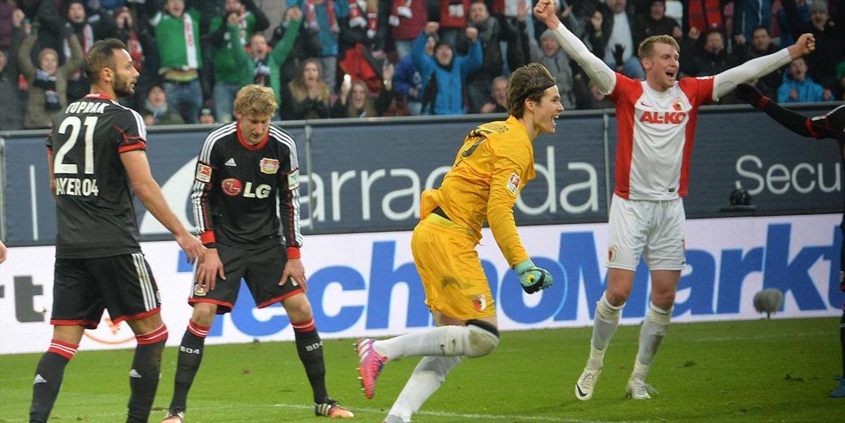 Brankár Augsburgu Hitz vyrovnal v dueli s Leverkusenom v 94. minúte