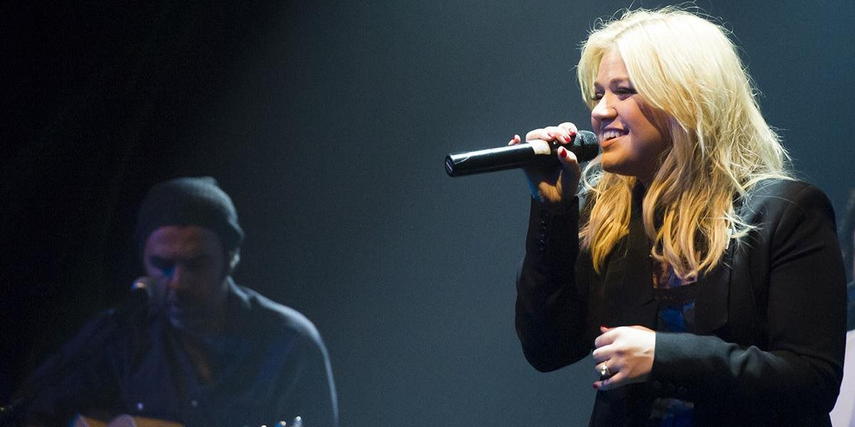 Kelly Clarkson zverejnila skladbu Invincible