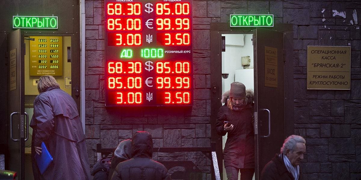 Hodnota ruských akcií a rubľa oslabila