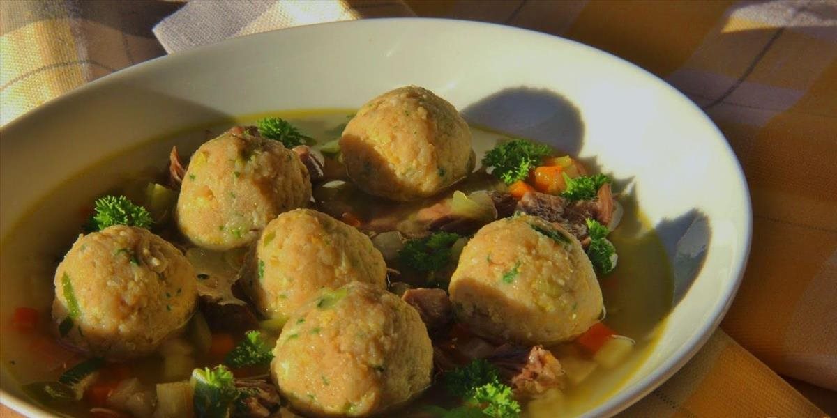 FOTO Recept: Zeleninová polievka so syrovými knedličkami