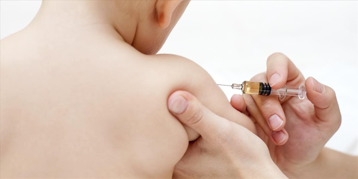 Povinne očkovať deti odmietlo minulý rok viac ako 2-tisíc rodičov
