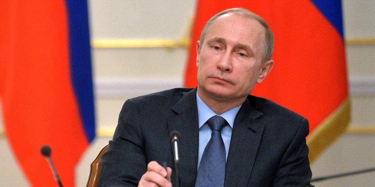 Putin zníži platy v prezidentskej administratíve